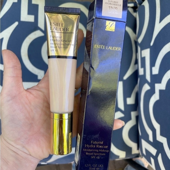 Futurist Hydra Rescue Moisturizing Foundation SPF 45 1n0 - Picture 1 of 1